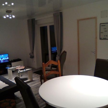 Appartement F2 tout confort au calme à Batilly  Extérieur photo